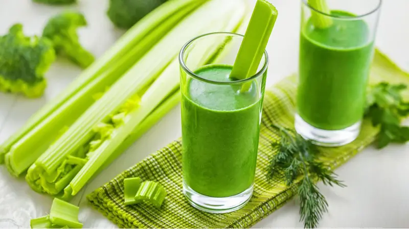 Nước ép detox từ cần tây - Sài Gòn Chút Lạ