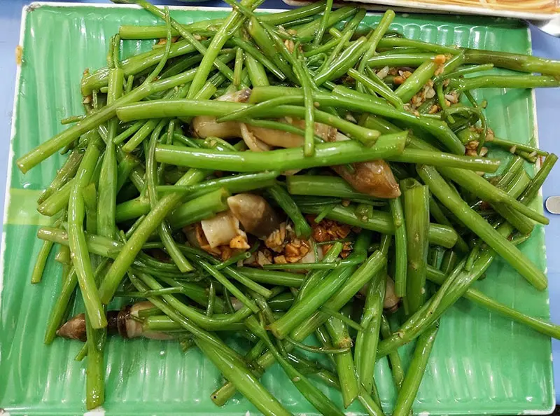 rau muống xào tỏi