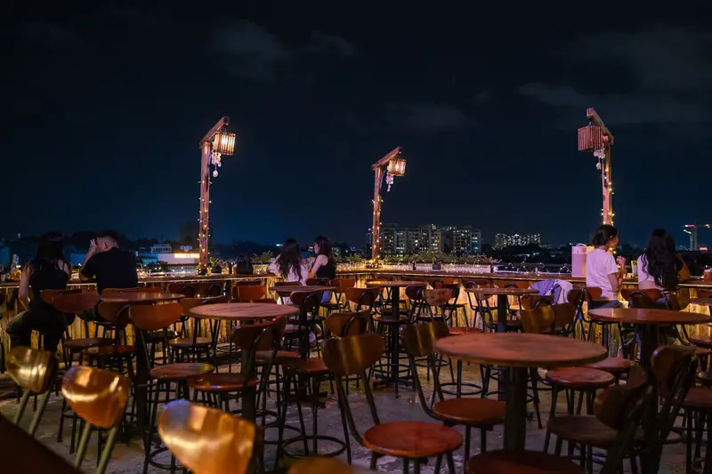 Nhớ Rooftop không gian chiều tối trang trí trung thu