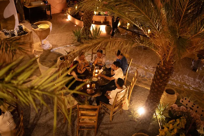 1 góc chill tại Alibaba Kitchen & Bar