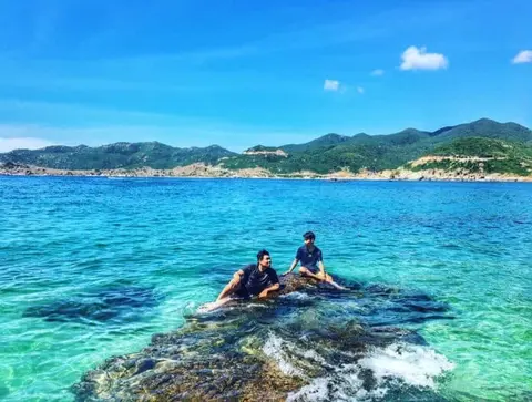 Biển Bình Hưng ngày nắng
