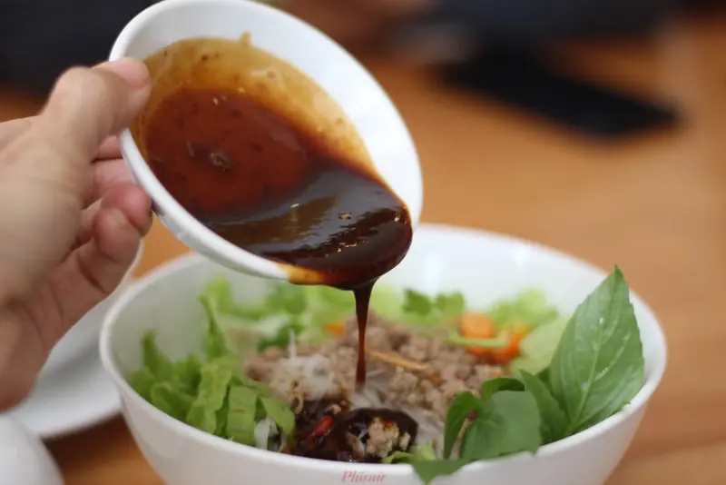 Phở Khô Gia Lai Ăn Với Tương Đen