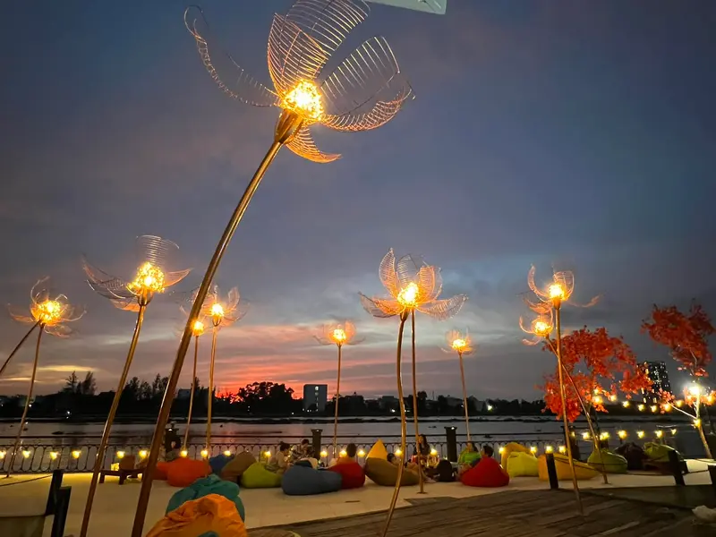 Sunset Chill Sky Bar: Nơi Tận Hưởng Hoàng Hôn Bên Sông Sài Gòn