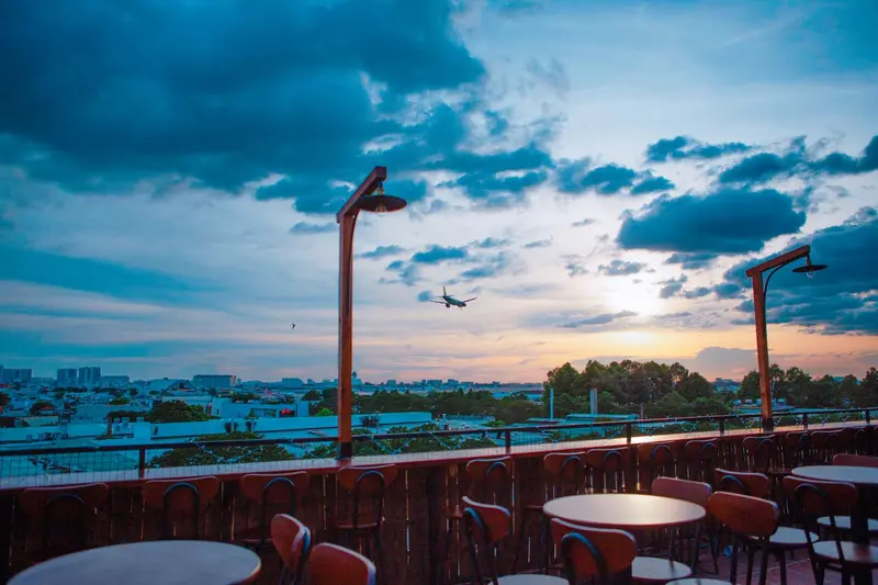 Hẹn Rooftop Địa Điểm Ngắm Máy Bay Ở Sài Gòn