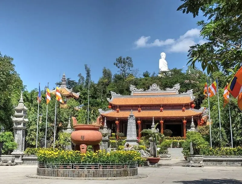 Chùa Long Sơn yên bình và cổ kính