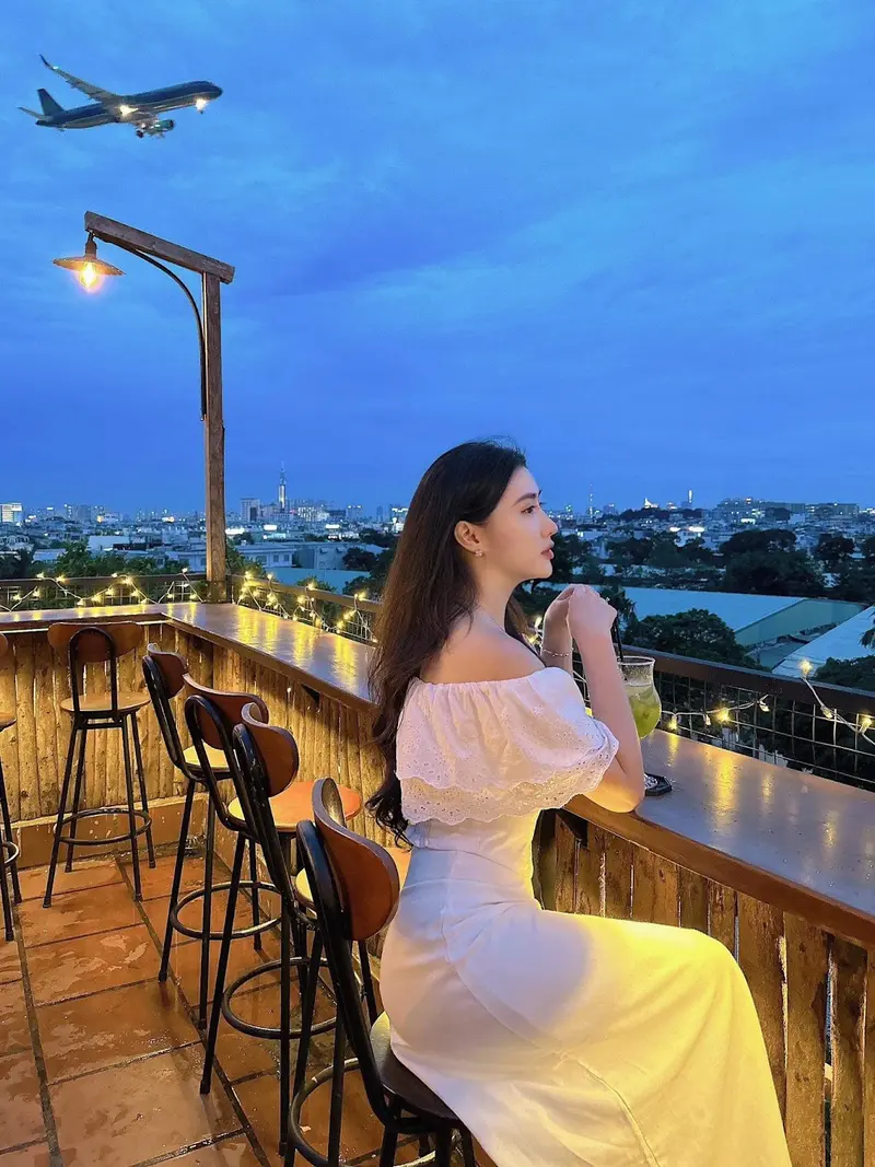 Hẹn Rooftop check in không gian trang trí trung thu