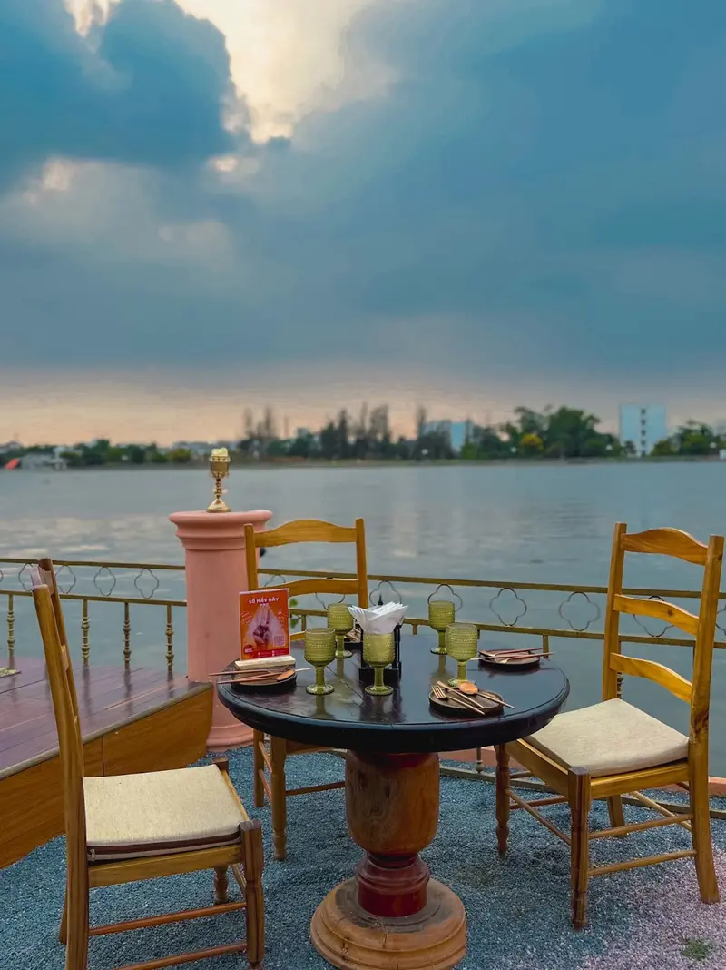 Không gian thơ mộng và độc đáo của Nhà hàng Alibaba Kitchen&Bar