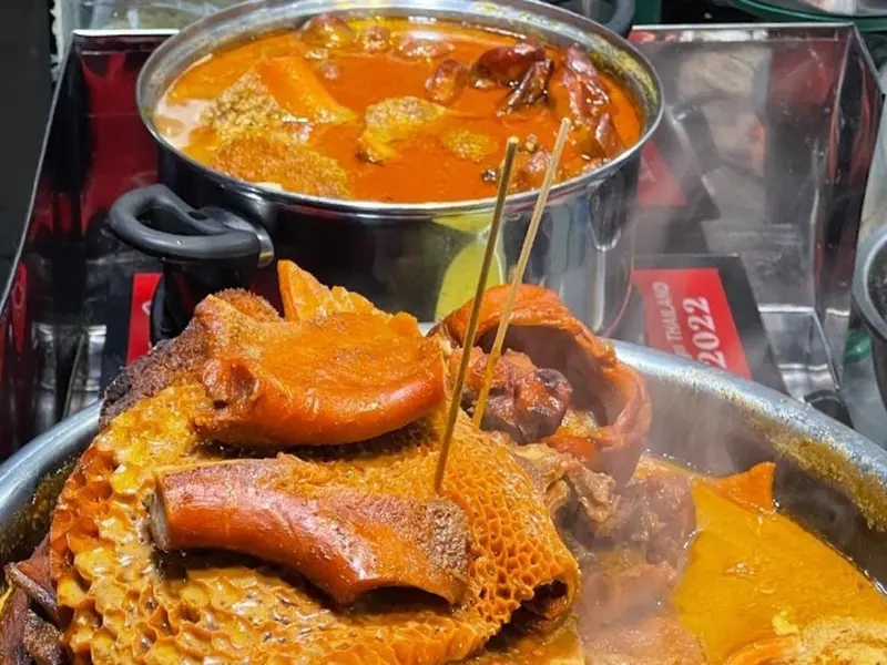 Càn Quét “Đảo Ngọc” Quận 4: Thủ Phủ Ăn Vặt & Những Góc Khuất Ẩm Thực Độc Bản