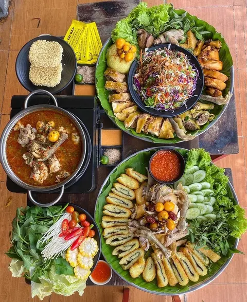 Hình ảnh quán chuyên món gà ngon nhất Sài Gòn ở Sài Gòn Chút Lạ