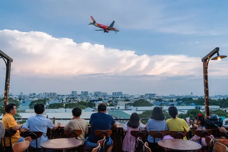 Rooftop Cafe – View Máy Bay Ngay Gần Tân Sơn Nhất
