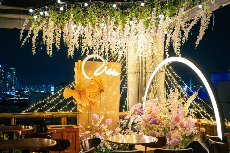 Vi Vu Rooftop - Đi chơi 20/10