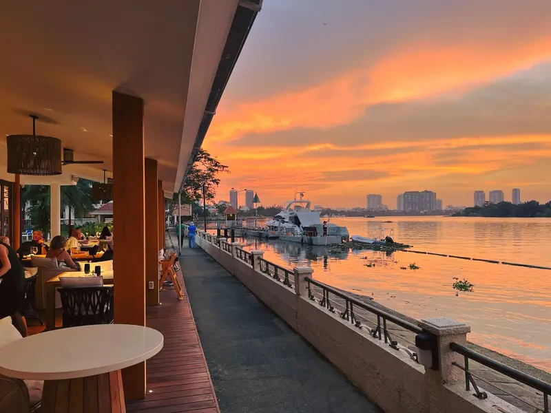 Nhà hàng ven sông Sài Gòn đẹp – Tại sao Coastal Saigon là điểm đến lý tưởng ở Thảo Điền?