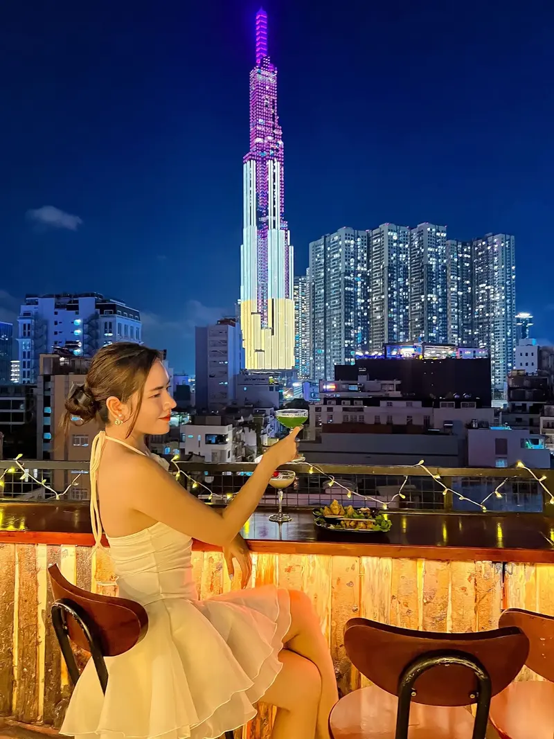 Vi Vu Rooftop check in không gian trang trí trung thu