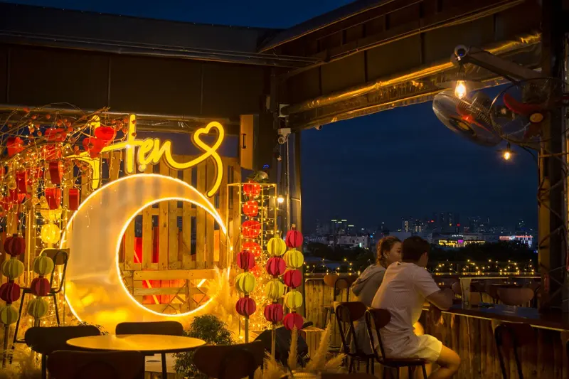 Hẹn Rooftop không gian trang trí trung thu